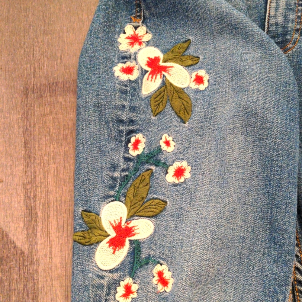 Zara embroidered high rise skinny jeans size 6